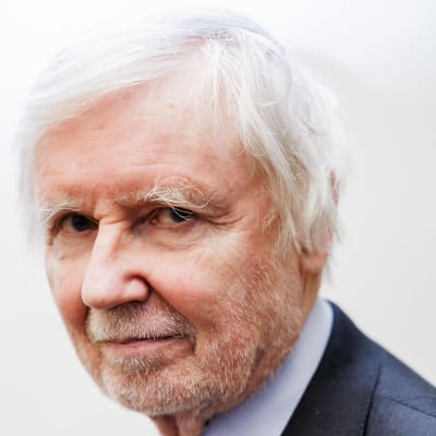 Erkki Tuomioja, närbild.