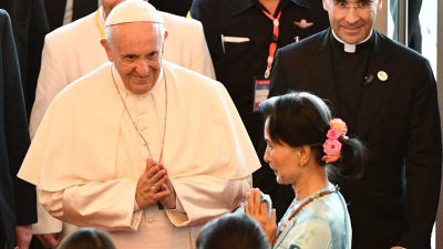 Påven träffar Burmas civila ledare Aung San Suu Kyi