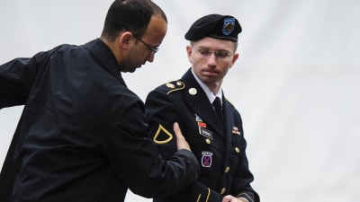 Bradley Manning, som senare bytt namn till Chelsea Manning, i samband med rättegången i Fort Meade i juni 2013