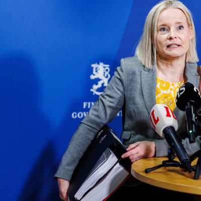 Valtiovarainministeri Riikka Purra (ps.) vastasi median kysymyksiin.