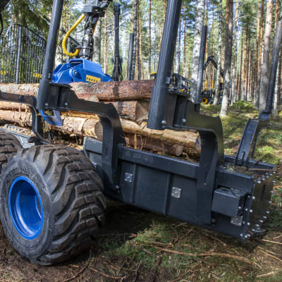 Sähkökäyttöisen kuormatraktorin akut sijaitsevat sen peräosassa.