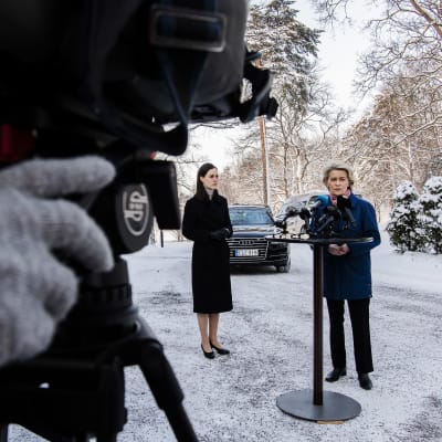 Euroopan unionin komission puheenjohtaja Ursula von der Leyen tapasi pääministeri Sanna Marinin Helsingissä 3. helmikuuta.