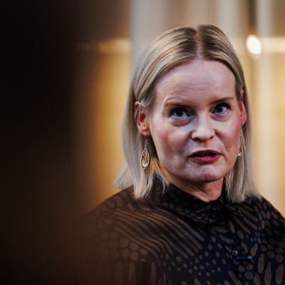 Perussuomalaisten puheenjohtaja Riikka Purra ja valtiovarainministeri, Keskustan puheenjohtaja Annika Saarikko kohtasivat politiikan toimittajien järjestämässä debatissa.