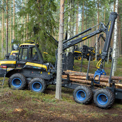 Sähköllä toimiva kuormatraktori.