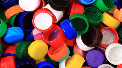 Färgglada plastkorkar