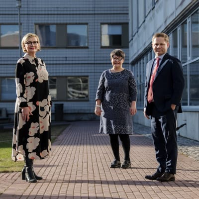 Varapuhemies Tarja Filatov, Paula Risikko ja Markus Lohi vierailivat Ylen tiloissa Politiikkaradiossa.