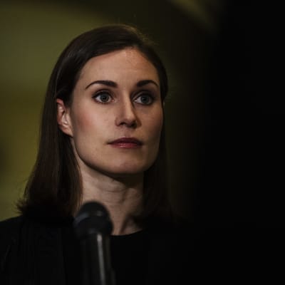 Sanna Marin piti tiedotustilaisuun Valtioneuvoston linnassa illalla 15. lokakuuta.