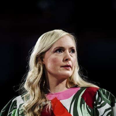 Maria Ohisalo valmistautui Pasilassa Ylen kuntavaalitenttiin 24. toukokuuta.