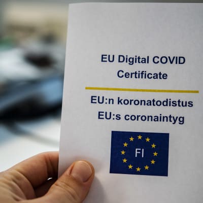 Omakanta-palvelusta tulostettu koronatodistus rokotustietoineen.
