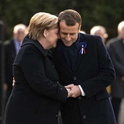 Angela Merkel och Emmanuel Macron i Frankrike den 10 november 2018.