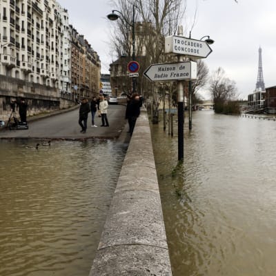 Översvämmad gata i Seine.
