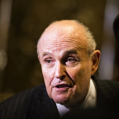 Rudy Giuliani medger att presidenten inte talade sanning då han hävdade att han inte visste något om porrstjärnan Stormy Daniels