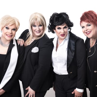 Nyt saavat peruukit, irtoripset, korkkarit ja puuhkat kyytiä! Dokumenttisarja seuraa drag-taiteilijoiden valmistautumista konserttiin.