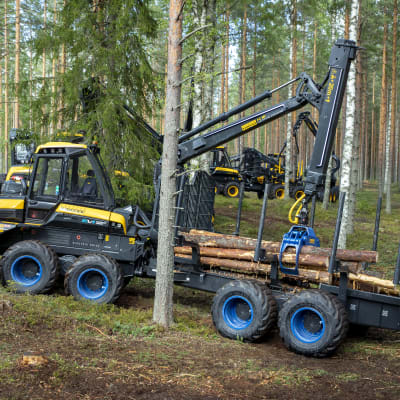 Sähköllä toimiva kuormatraktori.