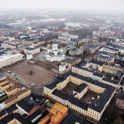 Ilmakuvassa on Helsingin Senaatintori toukokuussa 2021.