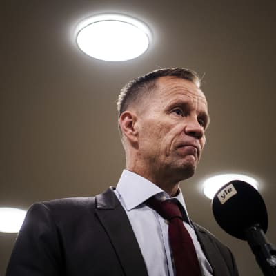 Ulkoasiainvaliokunnan puheenjohtaja Mika Niikko eduskunnassa elokuussa.