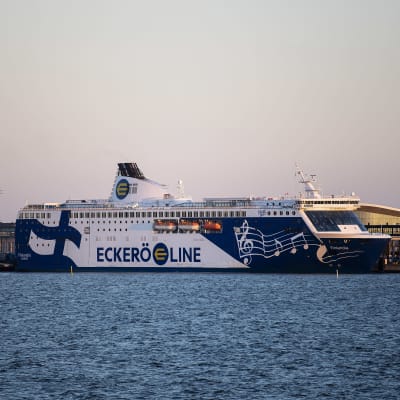 Eckerö Linen Finlandia-alus Länsisatamassa Helsingissä joulukuussa 2020.