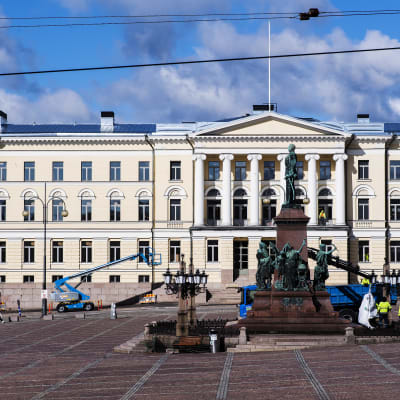 Helsingfors universitets huvudbyggnad på Senatstorget.