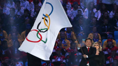 Representanter för OS i Pyeongchang i avslutningsceremonin i Sotji.