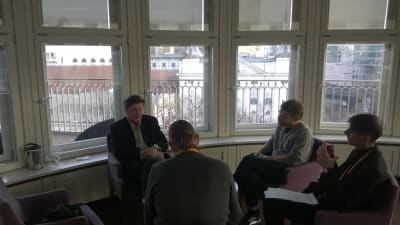 Aki Kaurismäki intervjuas