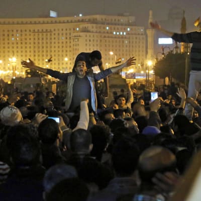 demonstranter på tharirtorget i Kairo 29.11.2014