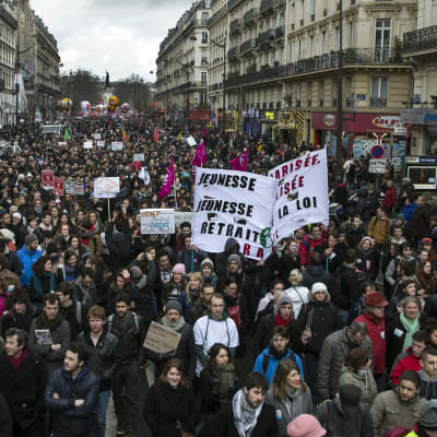 Demonstration mot reformer i arbetsrätten i Paris
