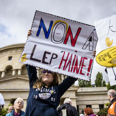 Demonstrant mot Le Pen inför presidentvalet
