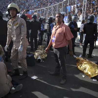 I Honduras har trängsel på stadion orsakat åtminstone fyra människors död.