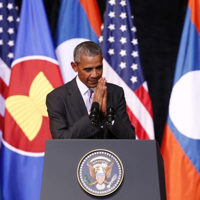 USA:s president BaracObama hotade att skärpa sanktionerna mot Nordkorea under sitt pågående besök i Laos huvudstad Vientiane