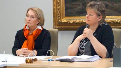 Kristina Ahmas och Stina Mattila. 