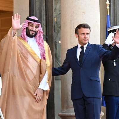 Saudiprinssi ja macron Pariisissa