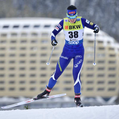 Krista Pärmäkoski jagar täten i Tour de Ski.