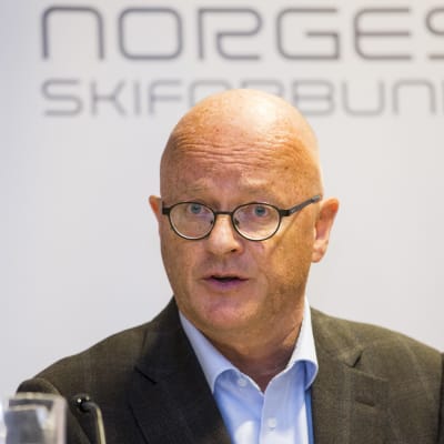 Fredrik S. Bendiksen på det norska skidförbundets presskonferens i Oslo.