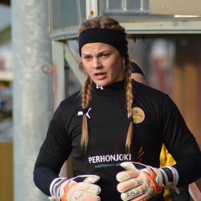 Jillian McVicker är målvakt i IK Myran.