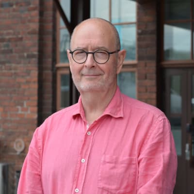 Konstnären Jan-Kenneth Weckman