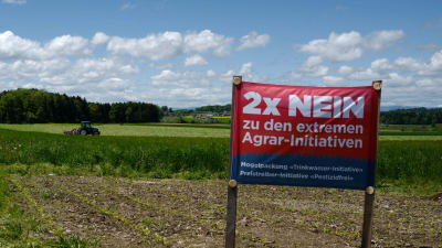 Odlingar i Schweiz. Plakat inför folkomröstning om ekologisk odling.