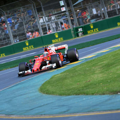 Kimi Räikkönen kör sin Ferrari i en kurva