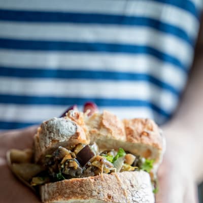 En caponata-smörgås