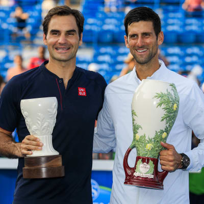 Två stora tennisspelare hyllar varandra.