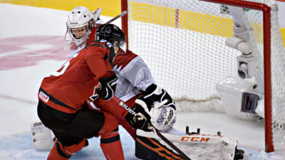 Morgan Frost spelar ishockey för Kanada.