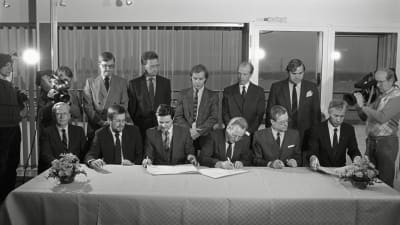Oy Kolmoskanava Ab:n perustamisasiakirjat allekirjoitettiin 1993