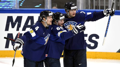 Mikko Lehtonen, Sakari Mannnien och Teemu Hartikainen jublar.