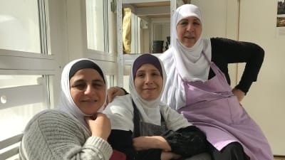 Porträttbild på Fatme Ibrahim, Mona Mahdi och Zaina Doulani.