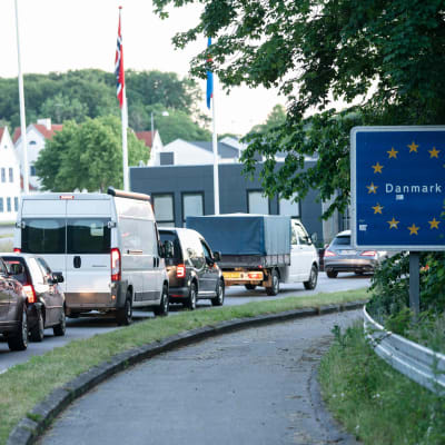 Bilköer vid tysk-danska gränsen vid Flensburg–Kruså.