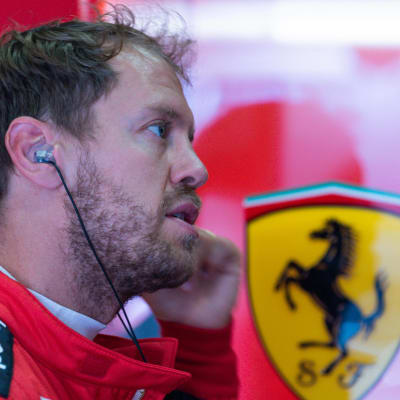 Sebastian Vettel formel 1-depån.
