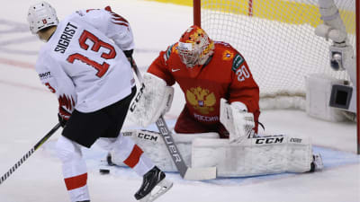 Rysslands målvakt Pjotr Kotjetkov stod för en strålande insats då laget slog Schweiz i JVM:s bronsmatch.