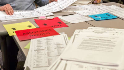 Äänten tarkistuslaskentaa MIchiganissa vuoden 2016 vaaleissa.