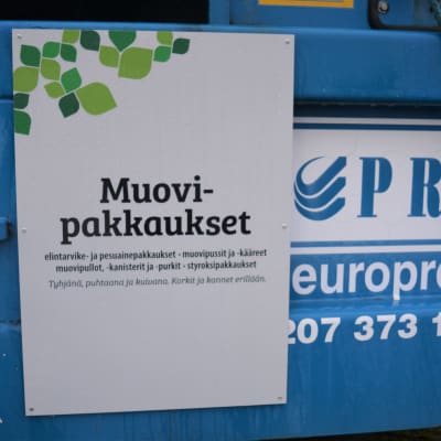 Sininen muoville tarkoitettu jätepuristin