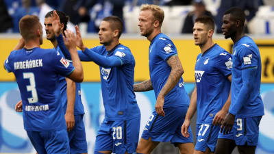 Hoffenheimspelare firar mål.