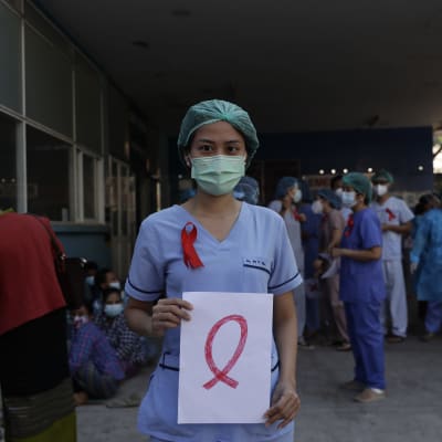 Sjukskötare i Myanmar som protesterar mot militärstyret